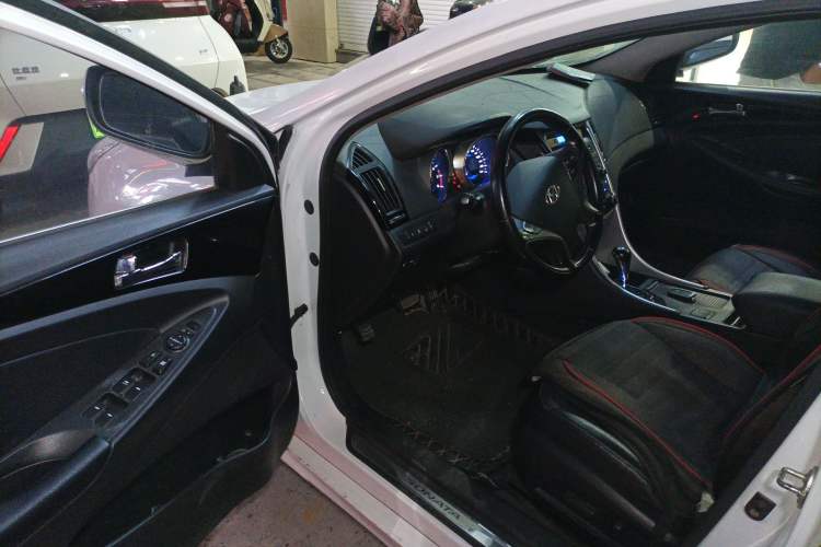 Used Hyundai Sonata 2014 2.0L Automatic Luxury Edition Driver Seat