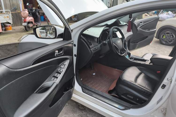 Used Hyundai Sonata 2014 2.4L Automatic Luxury Version China IV Standard Driver Seat