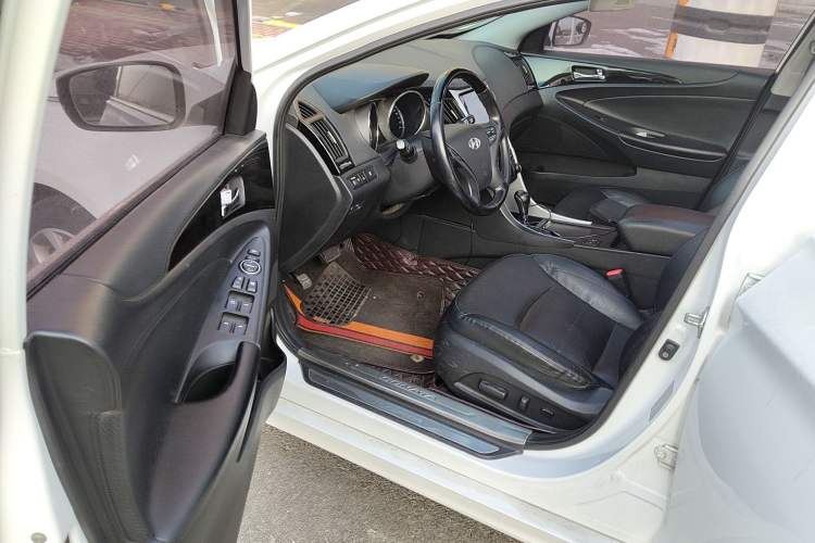 Used Hyundai Sonata 2014 2.4L Automatic Luxury Version China IV Standard Driver Seat
