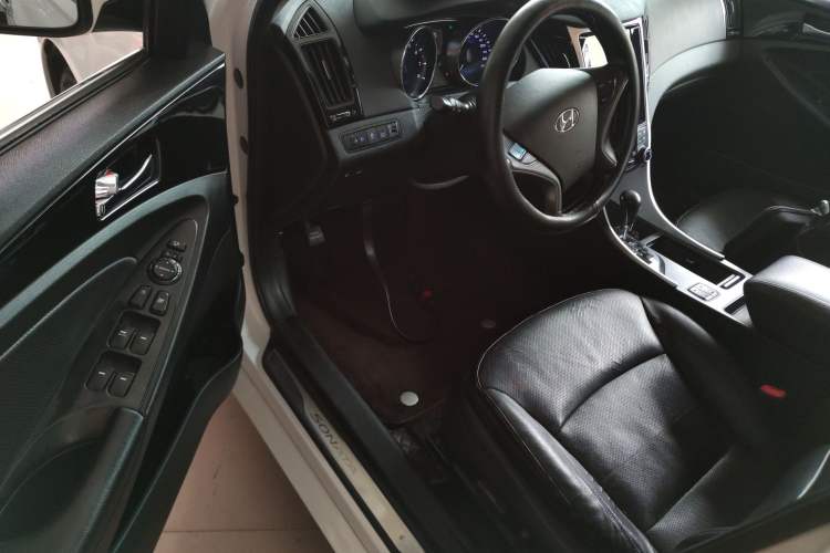 Used Hyundai Sonata 2014 2.4L Automatic Leading Edition China IV Standard Driver Seat