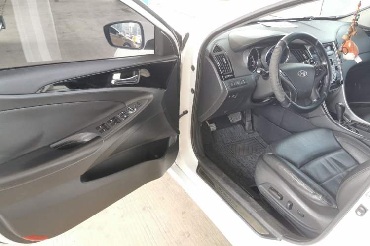 Used Hyundai Sonata 2014 2.0L Automatic Luxury Edition Driver Seat