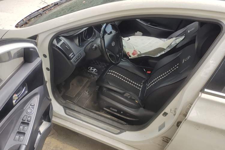 Used Hyundai Sonata 2014 2.4L Automatic Leading Edition China IV Standard Driver Seat