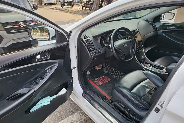 Used Hyundai Sonata 2014 2.0L Automatic Luxury Edition Driver Seat