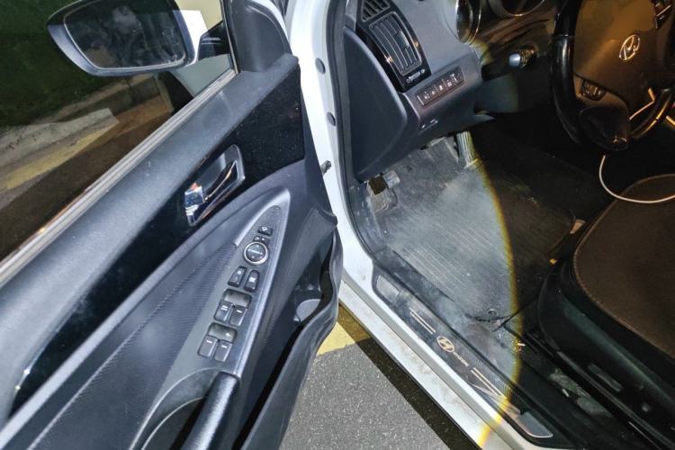 Used Hyundai Sonata 2014 2.4L Automatic Leading Edition China IV Standard Driver Seat