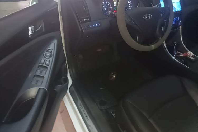 Used Hyundai Sonata 2014 2.0L Automatic Luxury Edition Driver Seat