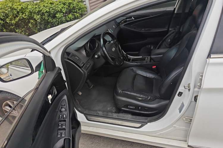 Used Hyundai Sonata 2014 2.0L Automatic Luxury Edition Driver Seat