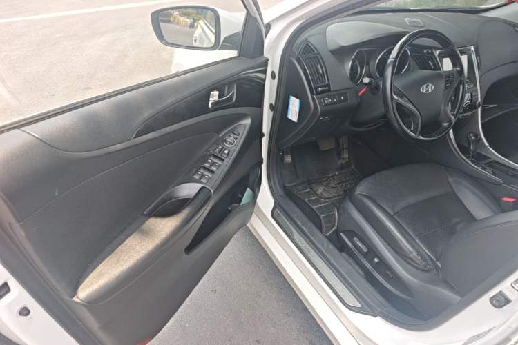 Used Hyundai Sonata 2014 2.4L Automatic Luxury Version China IV Standard Driver Seat