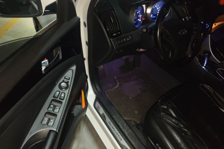 Used Hyundai Sonata 2014 2.4L Automatic Leading Edition China IV Standard Driver Seat