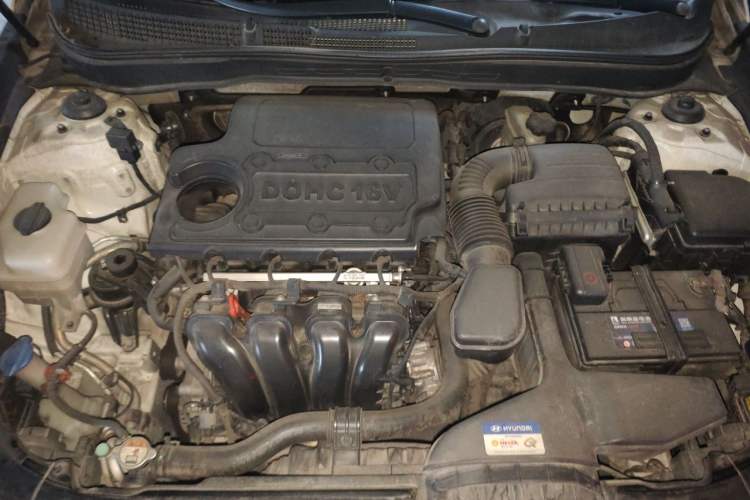 Used Hyundai Sonata 2014 2.4L Automatic Luxury Version China IV Standard Engine Bay