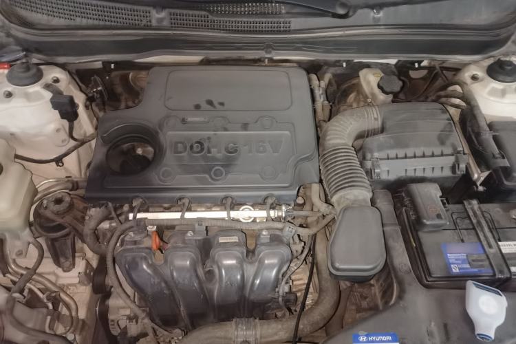 Used Hyundai Sonata 2014 2.4L Automatic Luxury Version China IV Standard Engine Bay