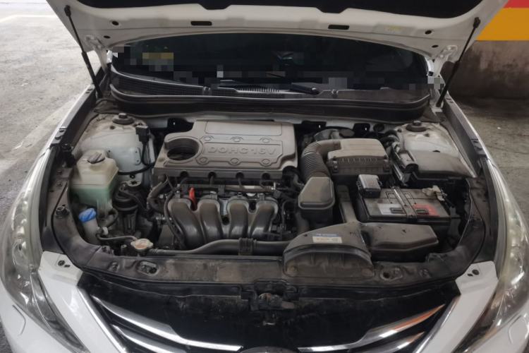 Used Hyundai Sonata 2014 2.4L Automatic Luxury Version China IV Standard Engine Bay
