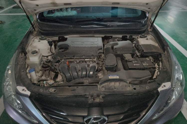 Used Hyundai Sonata 2014 2.4L Automatic Leading Edition China IV Standard Engine Bay