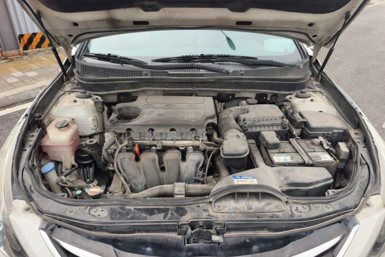 Used Hyundai Sonata 2014 2.4L Automatic Luxury Version China IV Standard Engine Bay