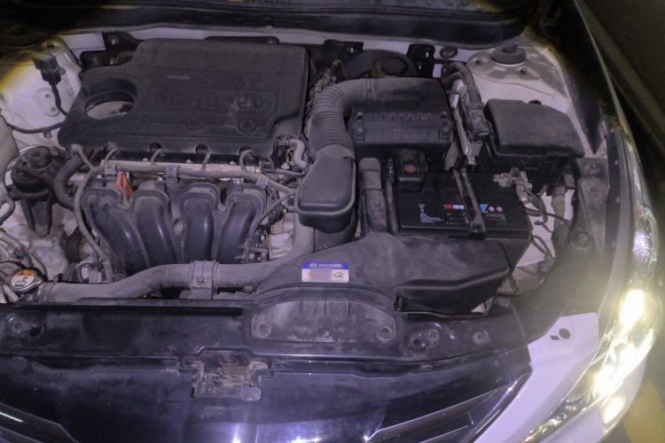 Used Hyundai Sonata 2014 2.4L Automatic Luxury Version China IV Standard Engine Bay Left