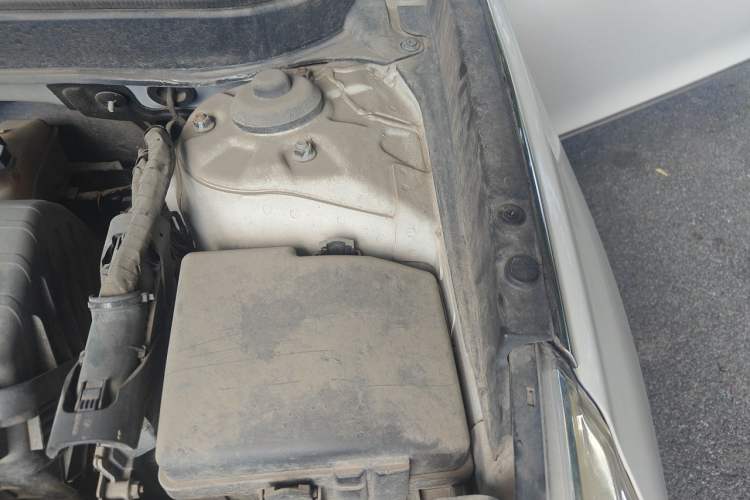 Used Hyundai Sonata 2014 2.4L Automatic Leading Edition China IV Standard Engine Bay Left