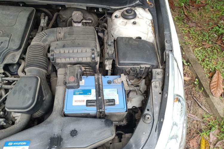 Used Hyundai Sonata 2014 2.4L Automatic Luxury Version China IV Standard Engine Bay Left