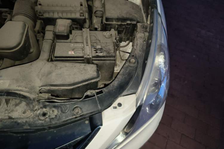Used Hyundai Sonata 2014 2.4L Automatic Leading Edition China IV Standard Engine Bay Left
