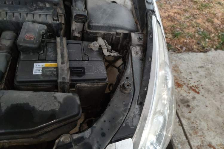 Used Hyundai Sonata 2014 2.4L Automatic Luxury Version China IV Standard Engine Bay Left