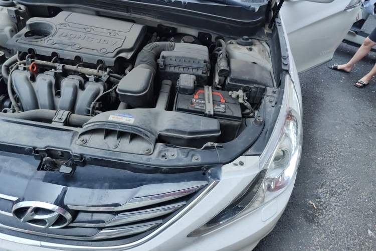 Used Hyundai Sonata 2014 2.4L Automatic Luxury Version China IV Standard Engine Bay Left