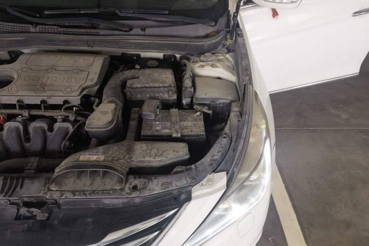 Used Hyundai Sonata 2014 2.4L Automatic Luxury Version China IV Standard Engine Bay Left