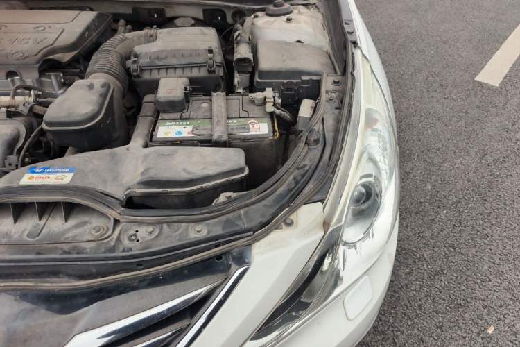 Used Hyundai Sonata 2014 2.4L Automatic Luxury Version China IV Standard Engine Bay Left