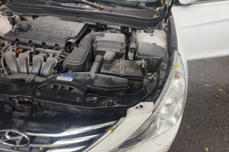 Used Hyundai Sonata 2014 2.4L Automatic Luxury Version China IV Standard Engine Bay Left