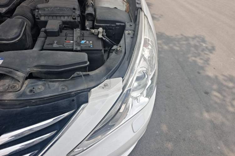 Used Hyundai Sonata 2014 2.4L Automatic Luxury Version China IV Standard Engine Bay Left