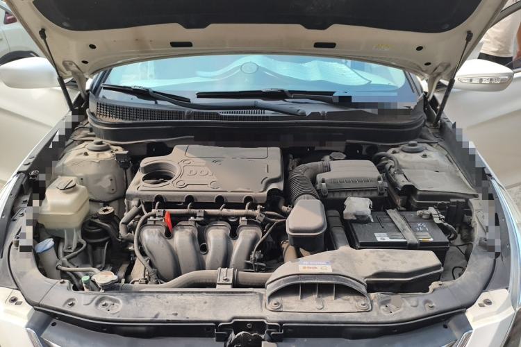 Used Hyundai Sonata 2014 2.4L Automatic Luxury Version China IV Standard Engine Bay