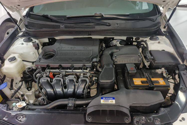 Used Hyundai Sonata 2014 2.4L Automatic Leading Edition China IV Standard Engine Bay