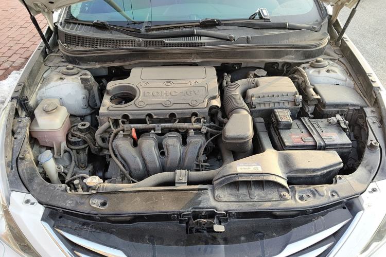 Used Hyundai Sonata 2014 2.4L Automatic Luxury Version China IV Standard Engine Bay