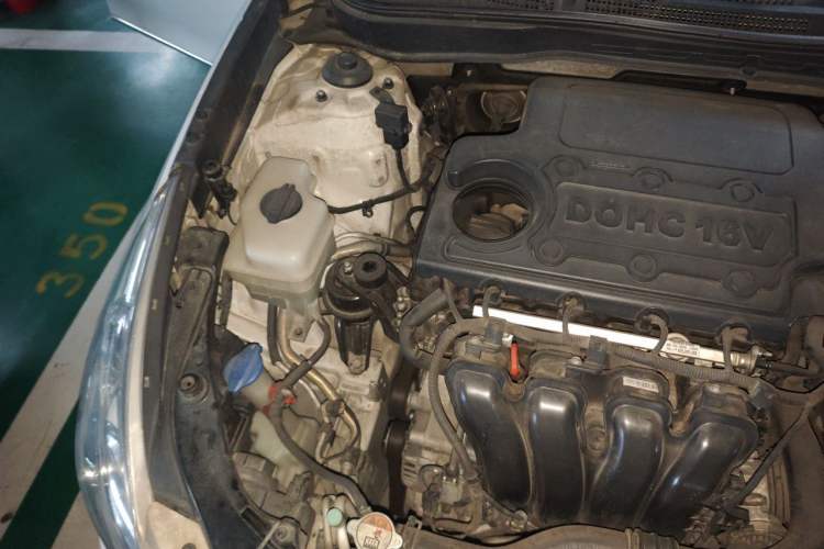 Used Hyundai Sonata 2014 2.4L Automatic Luxury Version China IV Standard Engine Bay Right