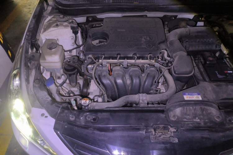 Used Hyundai Sonata 2014 2.4L Automatic Luxury Version China IV Standard Engine Bay Right