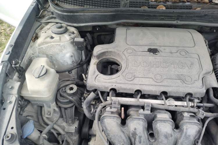 Used Hyundai Sonata 2014 2.4L Automatic Luxury Version China IV Standard Engine Bay Right