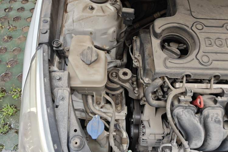 Used Hyundai Sonata 2014 2.4L Automatic Leading Edition China IV Standard Engine Bay Right