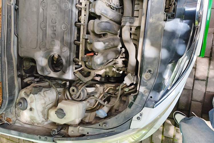 Used Hyundai Sonata 2014 2.4L Automatic Luxury Version China IV Standard Engine Bay Right