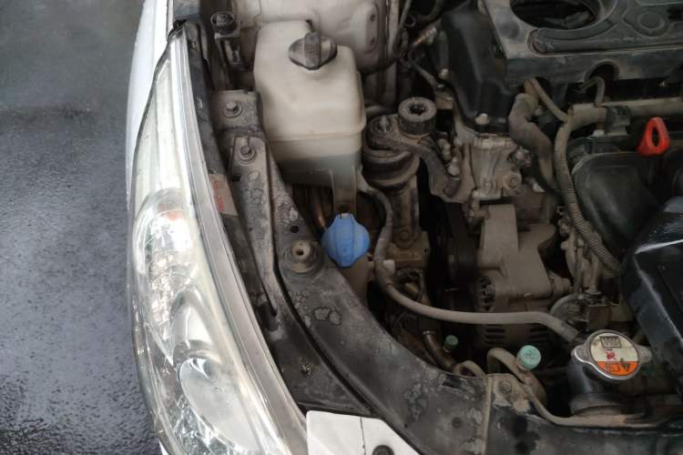 Used Hyundai Sonata 2014 2.4L Automatic Luxury Version China IV Standard Engine Bay Right