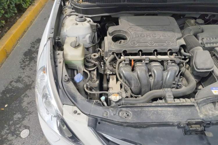 Used Hyundai Sonata 2014 2.4L Automatic Luxury Version China V Standard Engine Bay Right
