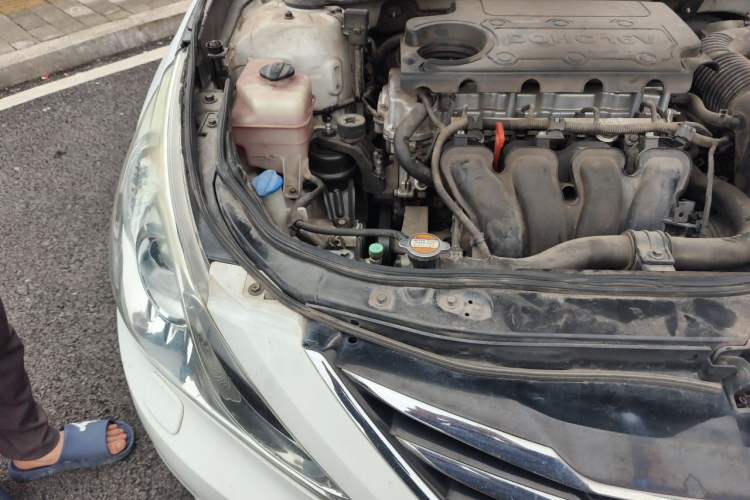 Used Hyundai Sonata 2014 2.4L Automatic Luxury Version China IV Standard Engine Bay Right