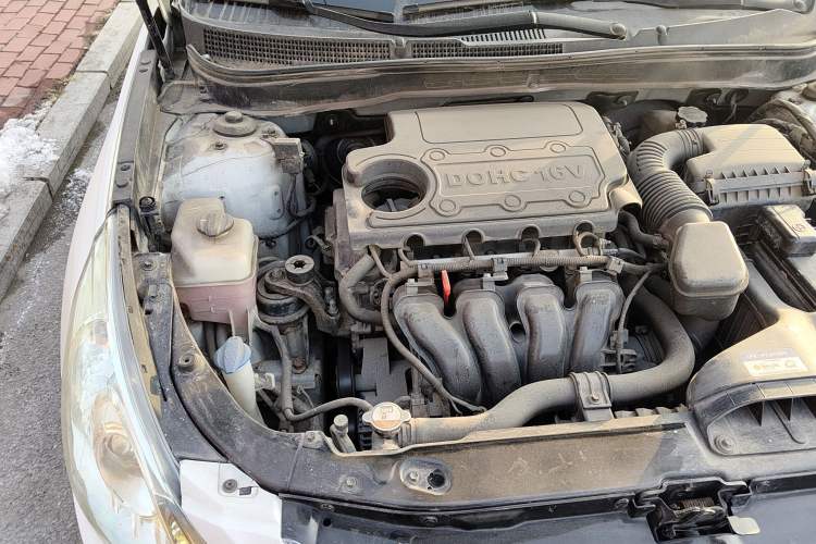 Used Hyundai Sonata 2014 2.4L Automatic Luxury Version China IV Standard Engine Bay Right