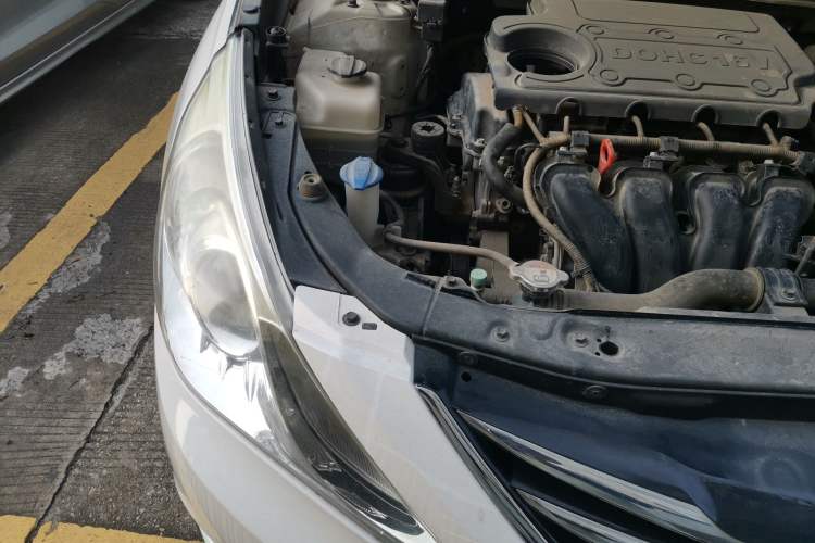 Used Hyundai Sonata 2014 2.4L Automatic Leading Edition China IV Standard Engine Bay Right