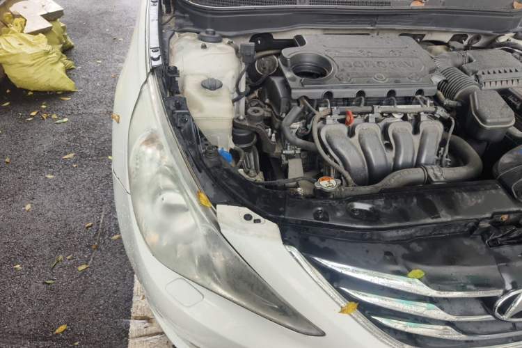 Used Hyundai Sonata 2014 2.4L Automatic Luxury Version China IV Standard Engine Bay Right