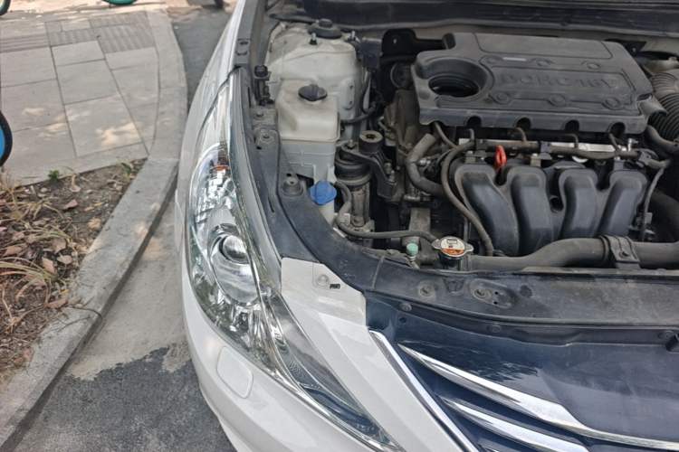 Used Hyundai Sonata 2014 2.4L Automatic Luxury Version China IV Standard Engine Bay Right
