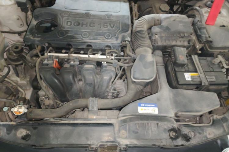 Used Hyundai Sonata 2014 2.4L Automatic Luxury Version China IV Standard Engine Bay