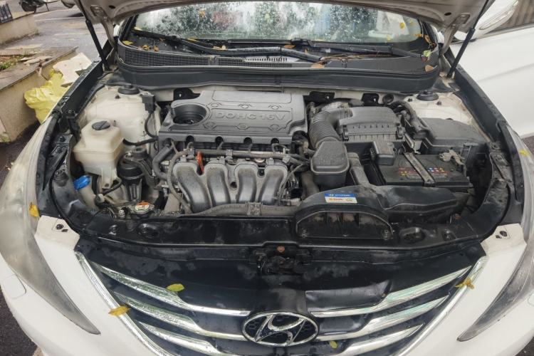Used Hyundai Sonata 2014 2.4L Automatic Luxury Version China IV Standard Engine Bay