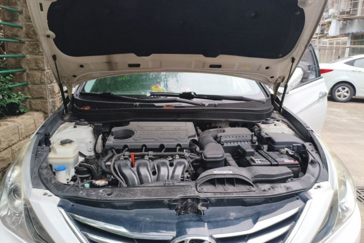 Used Hyundai Sonata 2014 2.4L Automatic Leading Edition China IV Standard Engine Bay