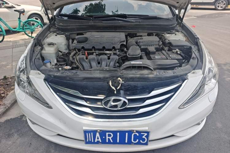 Used Hyundai Sonata 2014 2.4L Automatic Luxury Version China IV Standard Engine Bay