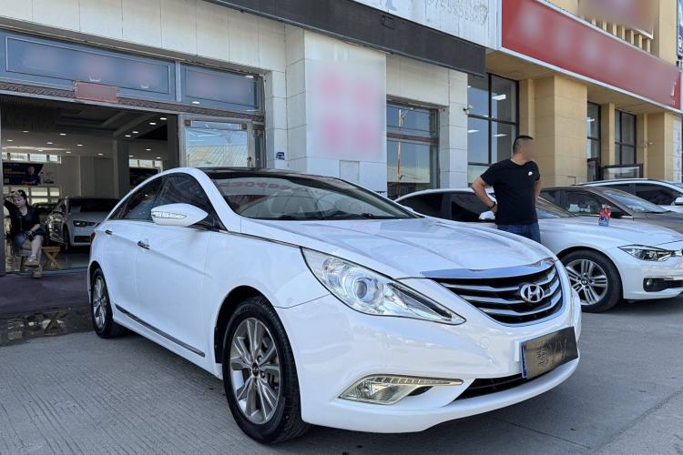 Used Hyundai Sonata 2014 2.0L Automatic Luxury Edition Exterior 2