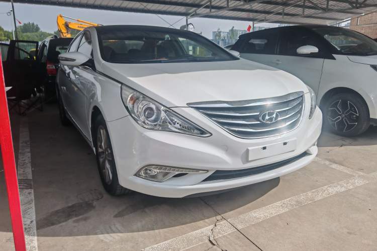 Used Hyundai Sonata 2014 2.0L Automatic Luxury Edition Exterior 2