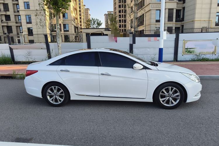 Used Hyundai Sonata 2014 2.0L Automatic Luxury Edition Exterior 2