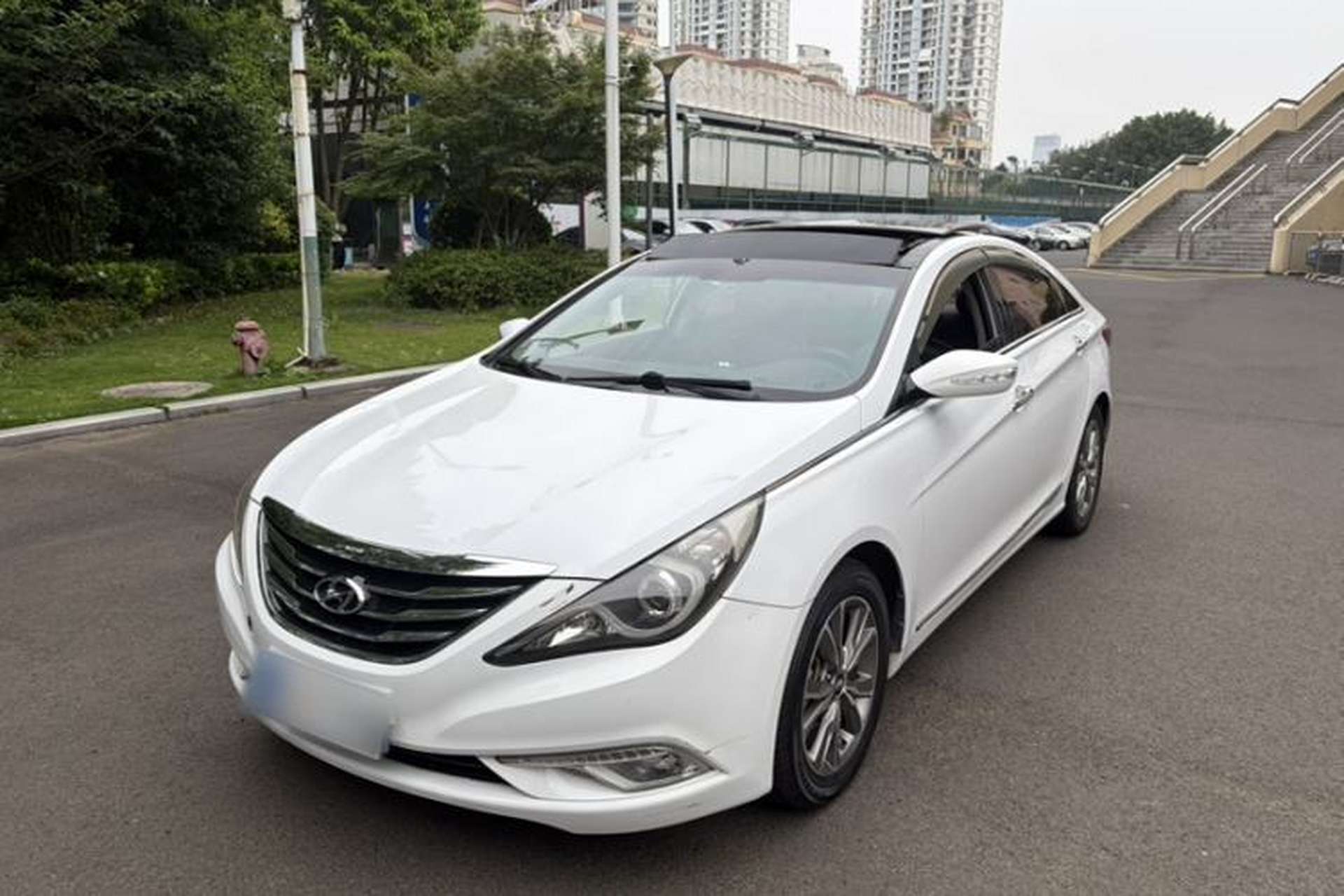 Used Hyundai Sonata 2014 2.4L Automatic Leading Edition China IV Standard Exterior 3